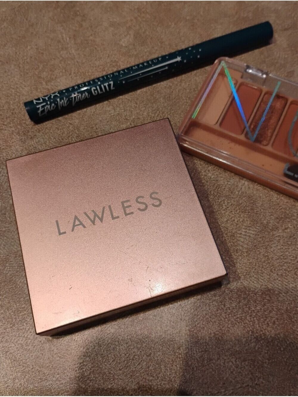 Bundle LAWLESS Compact Soft Blur Cream, Eyeshadow Pallet & Sparkle Eyeliner